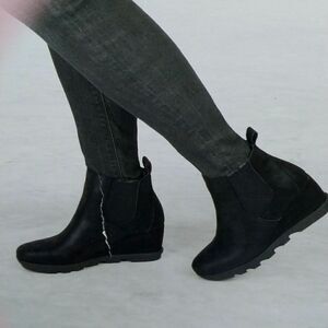 Serra Ladies Wedge Booties...Size 9 NEW